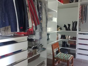 HERMOSA CASA 4 DORMITORIOS EN VENTA - VISTALBA