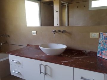 HERMOSA CASA 4 DORMITORIOS EN VENTA - VISTALBA
