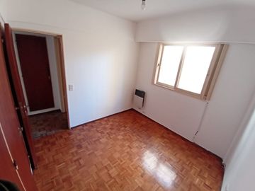 VENTA 2 AMB-FRENTE-COCHERA-BAULERA-PQUE CENTENARIO