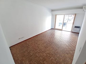 VENTA 2 AMB-FRENTE-COCHERA-BAULERA-PQUE CENTENARIO