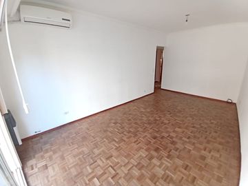 VENTA 2 AMB-FRENTE-COCHERA-BAULERA-PQUE CENTENARIO