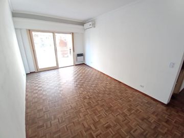 VENTA 2 AMB-FRENTE-COCHERA-BAULERA-PQUE CENTENARIO
