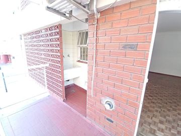 VENTA 2 AMB-FRENTE-COCHERA-BAULERA-PQUE CENTENARIO