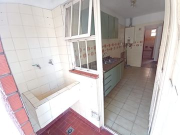 VENTA 2 AMB-FRENTE-COCHERA-BAULERA-PQUE CENTENARIO