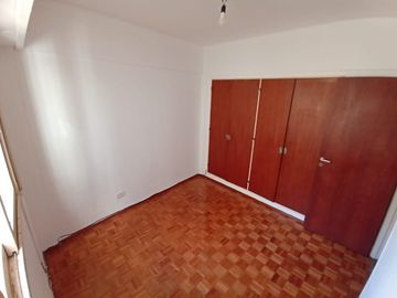 VENTA 2 AMB-FRENTE-COCHERA-BAULERA-PQUE CENTENARIO