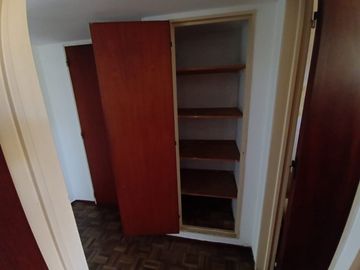 VENTA 2 AMB-FRENTE-COCHERA-BAULERA-PQUE CENTENARIO