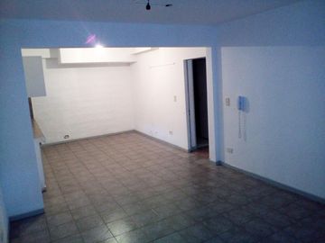 DEPARTAMENTO 3 AMB PLANTA BAJA CON PATIO , COCHERA. EXPENSAS Y ABLINCLUIDAS TIGRE MAIPU 313 COMPLEJO CON PISCINA