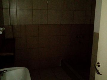 DEPARTAMENTO 3 AMB PLANTA BAJA CON PATIO , COCHERA. EXPENSAS Y ABLINCLUIDAS TIGRE MAIPU 313 COMPLEJO CON PISCINA