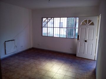 DEPARTAMENTO 3 AMB PLANTA BAJA CON PATIO , COCHERA. EXPENSAS Y ABLINCLUIDAS TIGRE MAIPU 313 COMPLEJO CON PISCINA