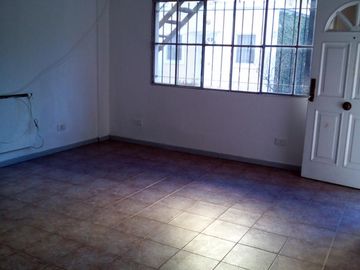 DEPARTAMENTO 3 AMB PLANTA BAJA CON PATIO , COCHERA. EXPENSAS Y ABLINCLUIDAS TIGRE MAIPU 313 COMPLEJO CON PISCINA