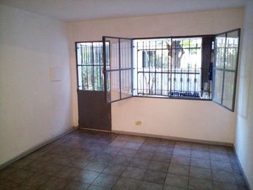 DEPARTAMENTO 3 AMB PLANTA BAJA CON PATIO , COCHERA. EXPENSAS Y ABLINCLUIDAS TIGRE MAIPU 313 COMPLEJO CON PISCINA