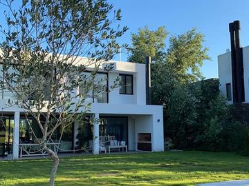 Casa de 4amb con Increible Vista en  San Eliseo Golf , Canning
