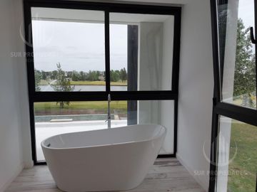 Casa de 4amb con Increible Vista en  San Eliseo Golf , Canning