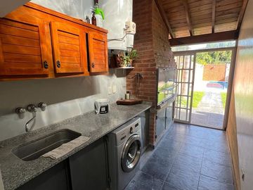 Casa 4 ambientes en Ituzaingo centro