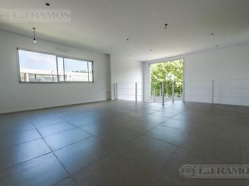 Casa sobre lote al Río, con 5 dormitorios  en venta  en   San Juan - Villanueva