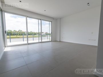 Casa sobre lote al Río, con 5 dormitorios  en venta  en   San Juan - Villanueva