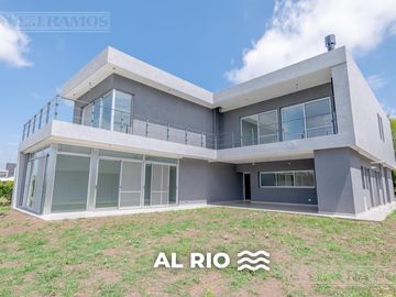 Casa sobre lote al Río, con 5 dormitorios  en venta  en   San Juan - Villanueva