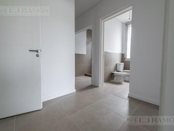Casa sobre lote al Río, con 5 dormitorios  en venta  en   San Juan - Villanueva