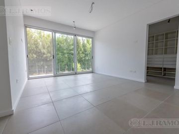 Casa sobre lote al Río, con 5 dormitorios  en venta  en   San Juan - Villanueva