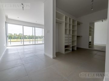 Casa sobre lote al Río, con 5 dormitorios  en venta  en   San Juan - Villanueva