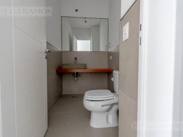 Casa sobre lote al Río, con 5 dormitorios  en venta  en   San Juan - Villanueva
