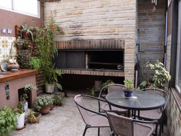 PH en venta - 4 dormitorios 2 baños - 182 mts2 - La Plata