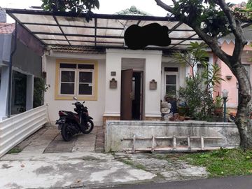 Di jual cepat rumah di Sentul city