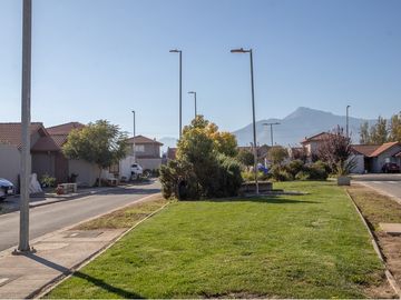 Venta casa en Buin: segura, amplia y bien ubicada