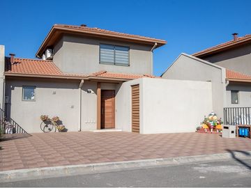 Venta casa en Buin: segura, amplia y bien ubicada