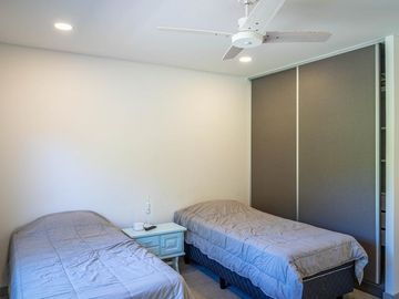 Venta Casa en  Cariló , Pinamar  excelente renta anual, y para disfrutar en familia