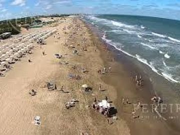 Venta Casa en  Cariló , Pinamar  excelente renta anual, y para disfrutar en familia