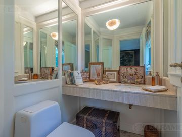 ESPECTACULAR casa con 3 suite, sobre lote de 1.800 m2 en el barrio Las Casuarinas - San Isidro.