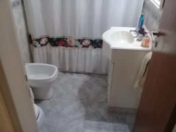 En Venta! | Hermosa Casa en Moreno Centro con Departamento al Fondo | a Metros de Av. Victorica y Boulevard Evita