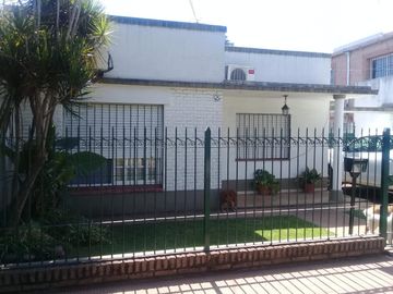 En Venta! | Hermosa Casa en Moreno Centro con Departamento al Fondo | a Metros de Av. Victorica y Boulevard Evita