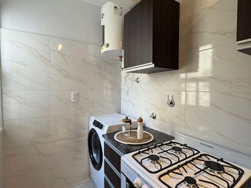 En venta dos ambientes al frente con balcón, Centro Mar del Plata