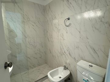 En venta dos ambientes al frente con balcón, Centro Mar del Plata
