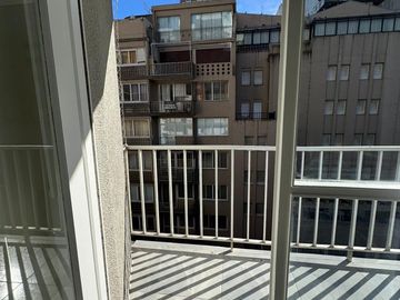 En venta dos ambientes al frente con balcón, Centro Mar del Plata