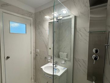 En venta dos ambientes al frente con balcón, Centro Mar del Plata