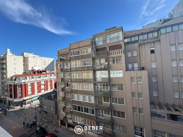 En venta dos ambientes al frente con balcón, Centro Mar del Plata
