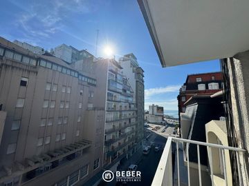 En venta dos ambientes al frente con balcón, Centro Mar del Plata