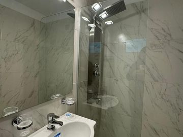 En venta dos ambientes al frente con balcón, Centro Mar del Plata