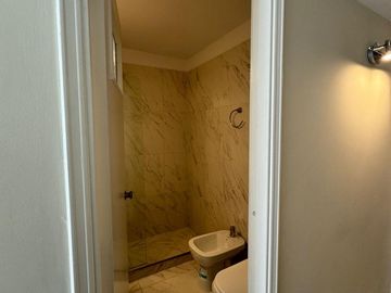 En venta dos ambientes al frente con balcón, Centro Mar del Plata