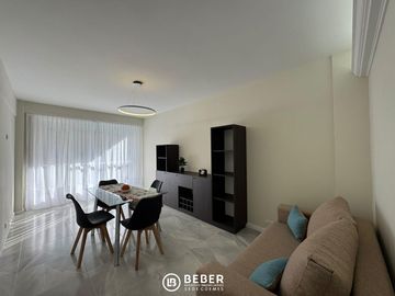 En venta dos ambientes al frente con balcón, Centro Mar del Plata