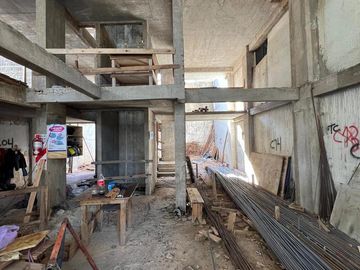 Venta Piso Tres Ambientes Con Terraza Privada, Lanús.