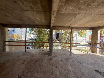 Venta Piso Tres Ambientes Con Terraza Privada, Lanús.