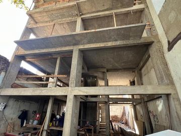 Venta Piso Tres Ambientes Con Terraza Privada, Lanús.