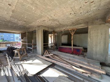 Venta Piso Tres Ambientes Con Terraza Privada, Lanús.