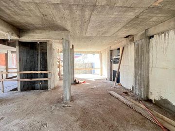 Venta Piso Tres Ambientes Con Terraza Privada, Lanús.