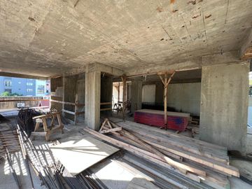 Venta Piso Tres Ambientes Con Terraza Privada, Lanús.