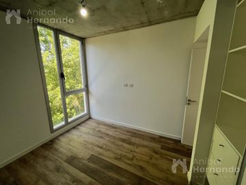 VENTA de Departamento 2 AMBIENTES, Moreno, con balcón, terraza privada, parrilla y cochera